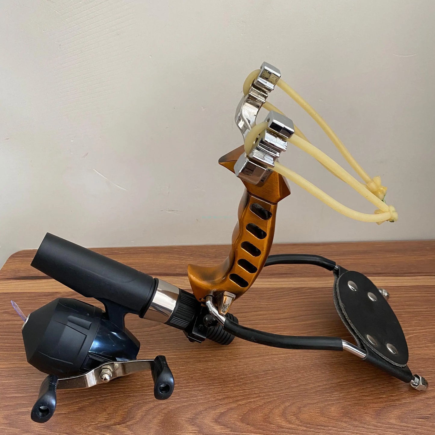 Alloy Hunting Fishing Slingshot Set High Precision Outdoor Shooting Catapult with Fishing Rubber Band Game Sling Shot with Darts