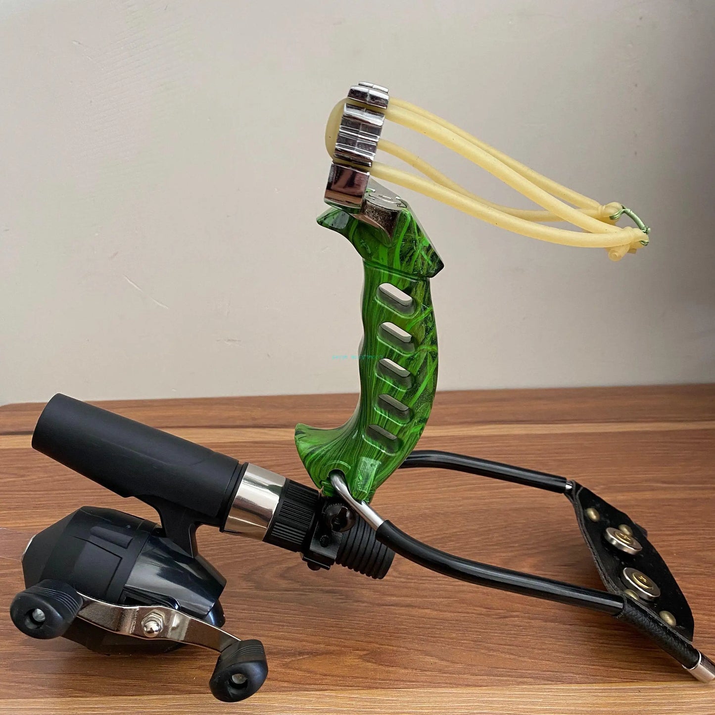 Alloy Hunting Fishing Slingshot Set High Precision Outdoor Shooting Catapult with Fishing Rubber Band Game Sling Shot with Darts