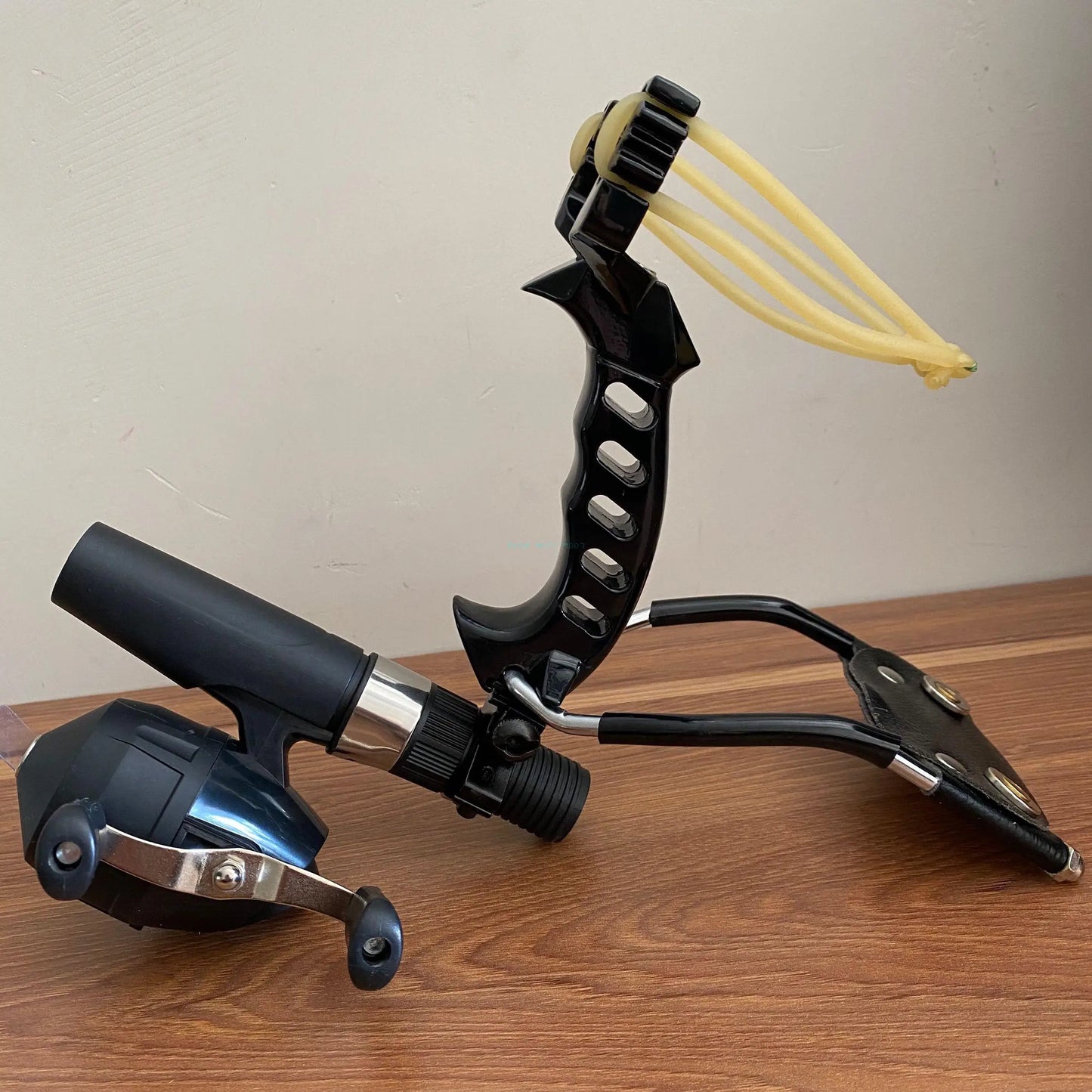 Alloy Hunting Fishing Slingshot Set High Precision Outdoor Shooting Catapult with Fishing Rubber Band Game Sling Shot with Darts