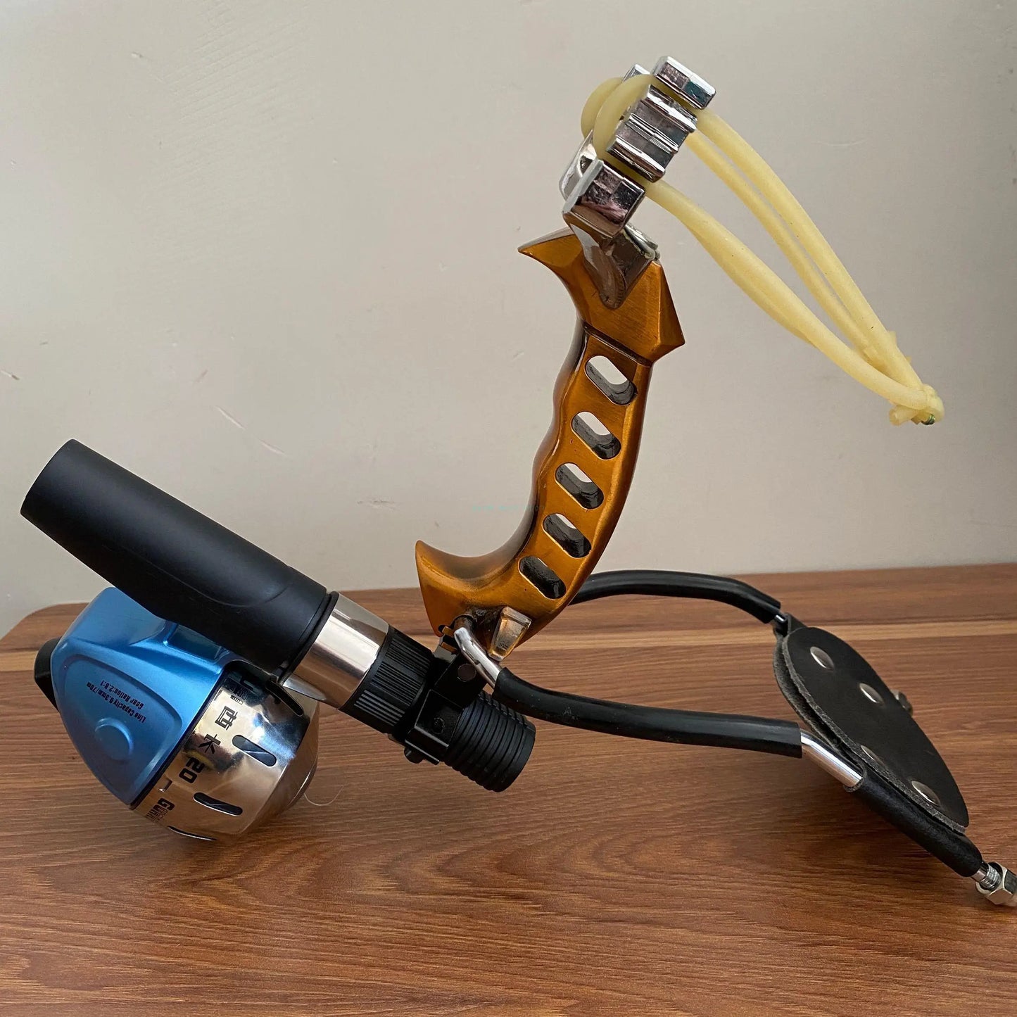 Alloy Hunting Fishing Slingshot Set High Precision Outdoor Shooting Catapult with Fishing Rubber Band Game Sling Shot with Darts