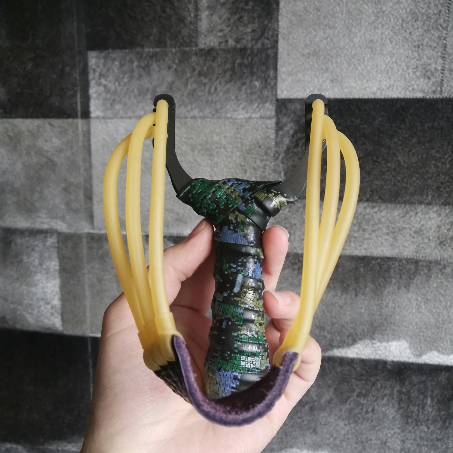 High-quality High-power Catapult Slingshot Shooting Fish Bow Titanium Steel Adult Hunting Shooting Slingshots Accept Customizati