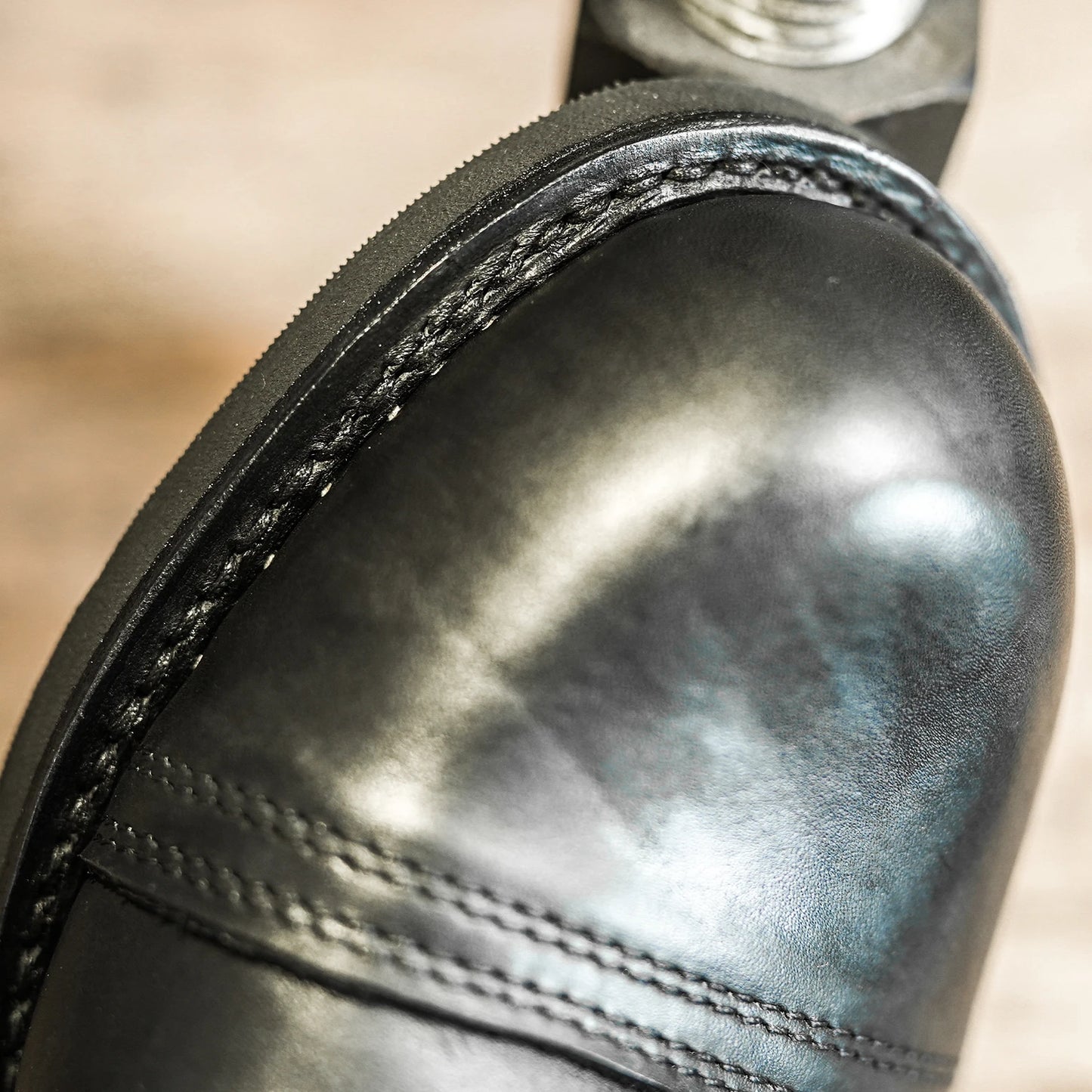 Durable Goodyear-Welted Motorcycle Rugged Heritage Boots Vintage Oil Genuine Leather 8111 Red Punk For Men Cowhide Mid-Cut Shoes