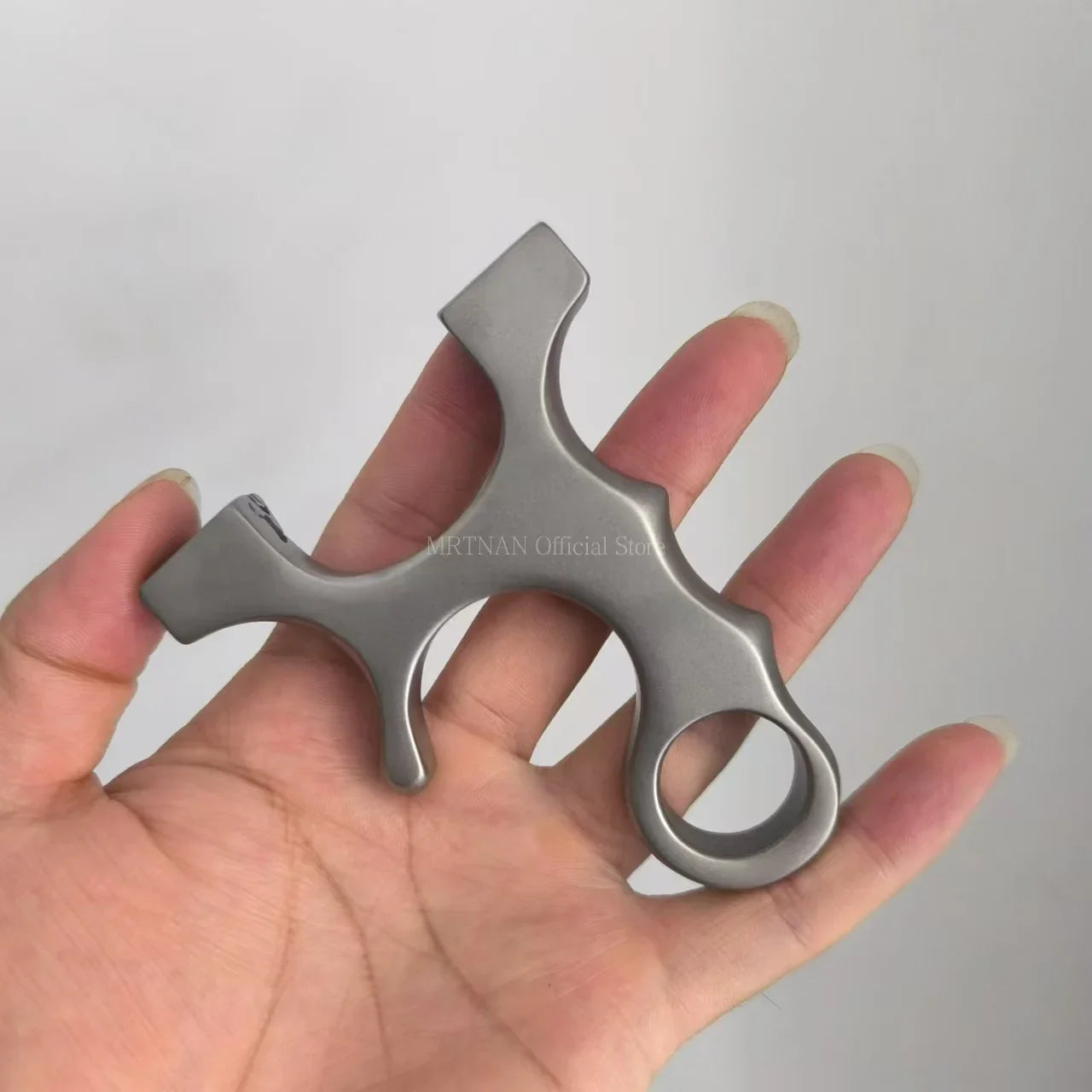 High Quality Hunting Shooting Titanium Alloy Slingshot with Flat Rubber Band Catapult Outdoor Sports Accessories