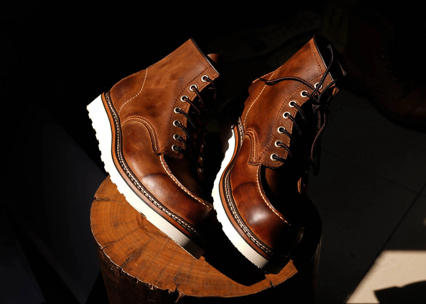 Durable Goodyear-Welted Stitchdown Rugged Style Work Boots Heritage Genuine Leather Moctoeboots Red For Men 1907 Shoes