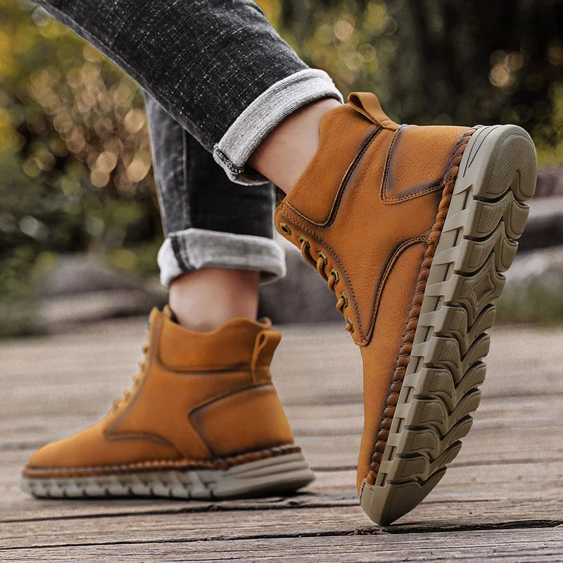 Lace-Up Men's High Top Shoes Classic Winter Men Ankle Boots Version Casual Motorcycle Boots Male Winter Plush Snow Leather Botas