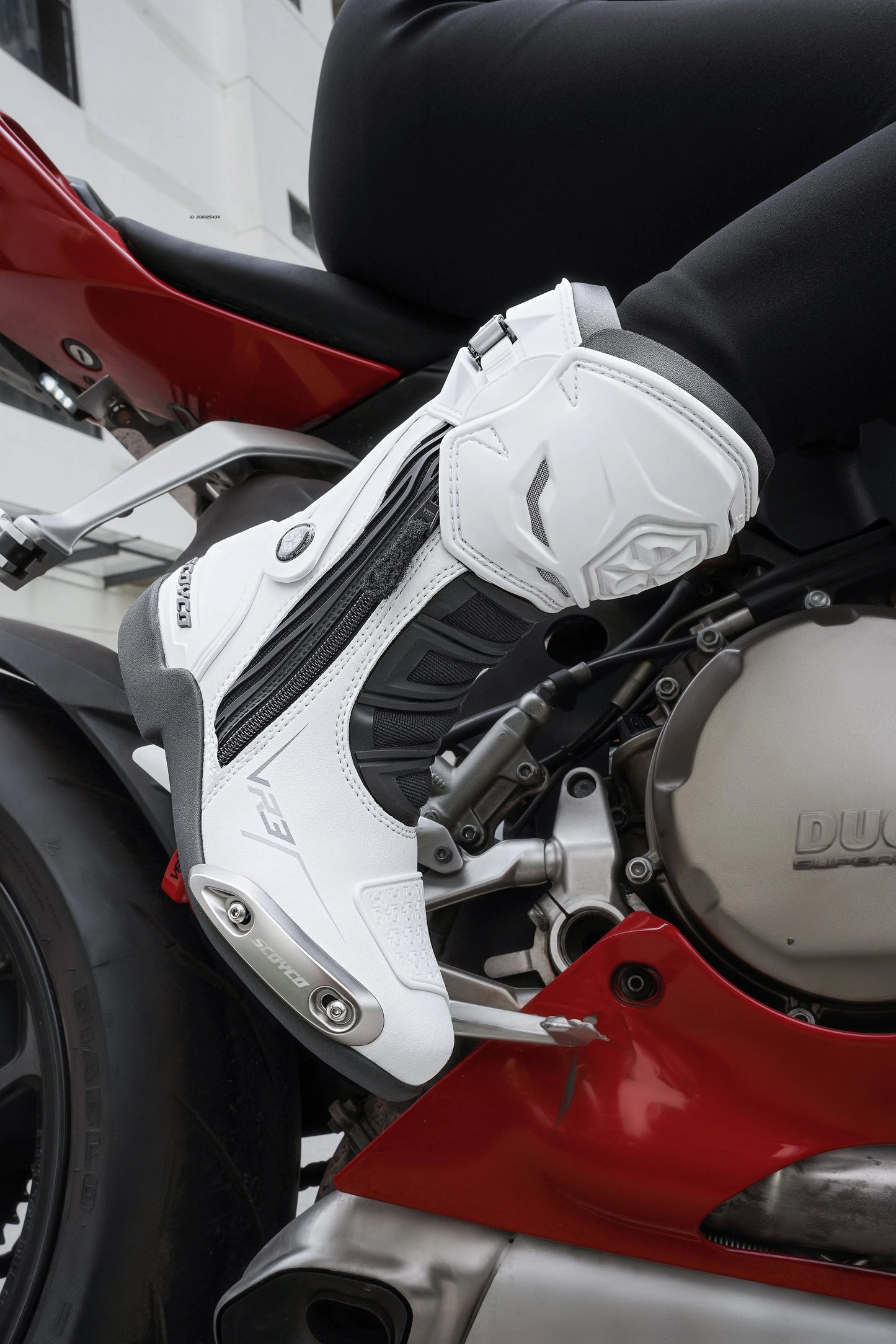 Women's Motorcycle Boots Riding Durable Anti-Slip Professional Motocross Protective Shoes Motorbike Boots Windproof Waterproof