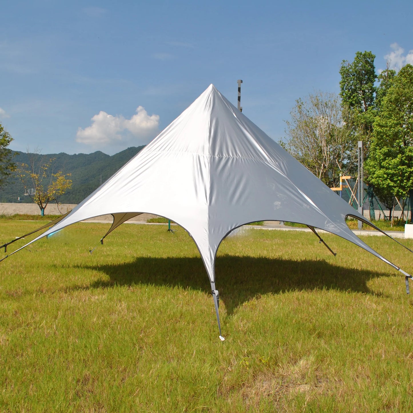 Silver coated rainproof and sunscreen octagonal canopy easy to build courtyard umbrella canopy pavilion beach canopy tent