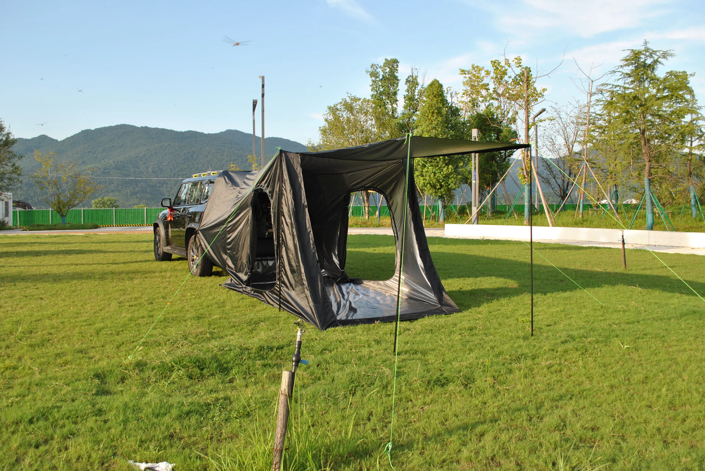 camping tent big space with rainfly, hatch back camping tent for 5 person, tailgate camping tent for suv with 4 poles, car tent