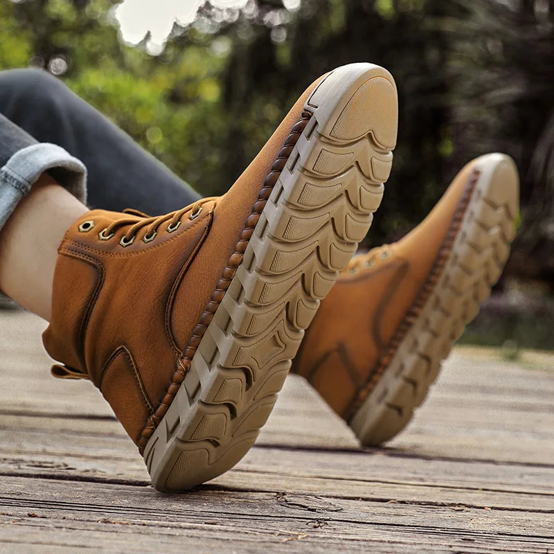 Lace-Up Men's High Top Shoes Classic Winter Men Ankle Boots Version Casual Motorcycle Boots Male Winter Plush Snow Leather Botas