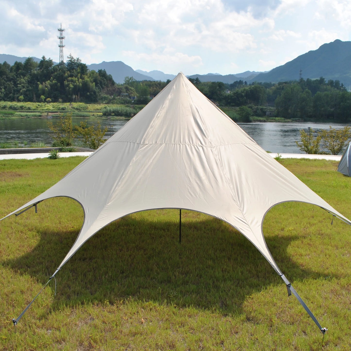 Silver coated rainproof and sunscreen octagonal canopy easy to build courtyard umbrella canopy pavilion beach canopy tent