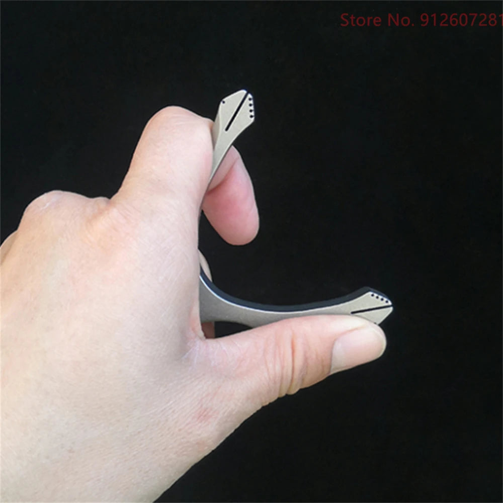High-quality Outdoors Titanium Alloy Hunting Slingshot with Flat Rubber Band Shooting Tactical Game Equipment Catapult Toys Bow