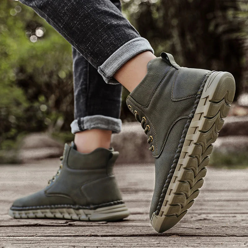 Lace-Up Men's High Top Shoes Classic Winter Men Ankle Boots Version Casual Motorcycle Boots Male Winter Plush Snow Leather Botas