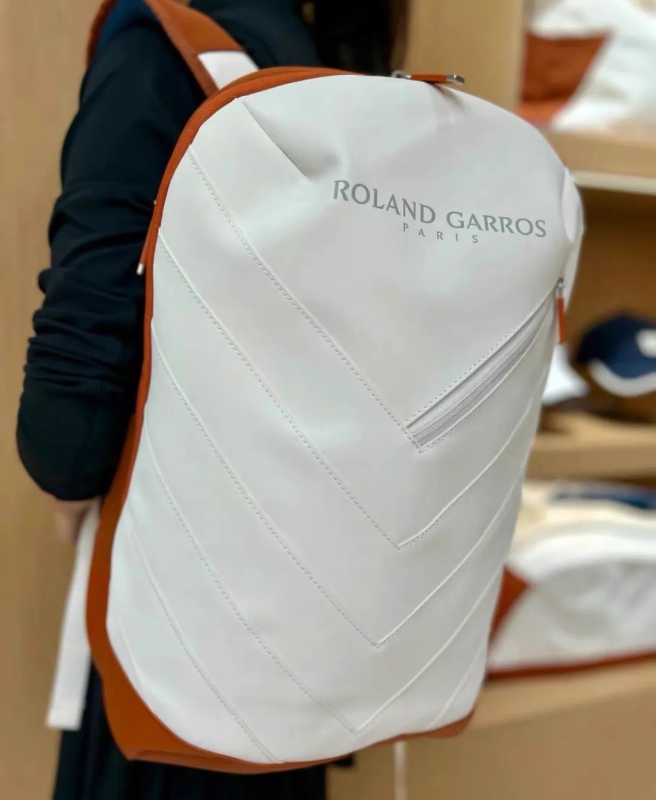 2024 Wilson Tennis Racket Backpack French Open Super Tour Tennis Racket bag Soft Leather 2PK Streamlined Tennis Bag Thermoguard