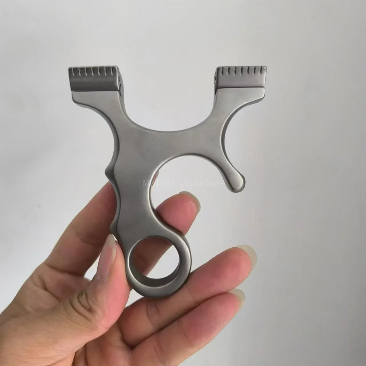 High Quality Hunting Shooting Titanium Alloy Slingshot with Flat Rubber Band Catapult Outdoor Sports Accessories