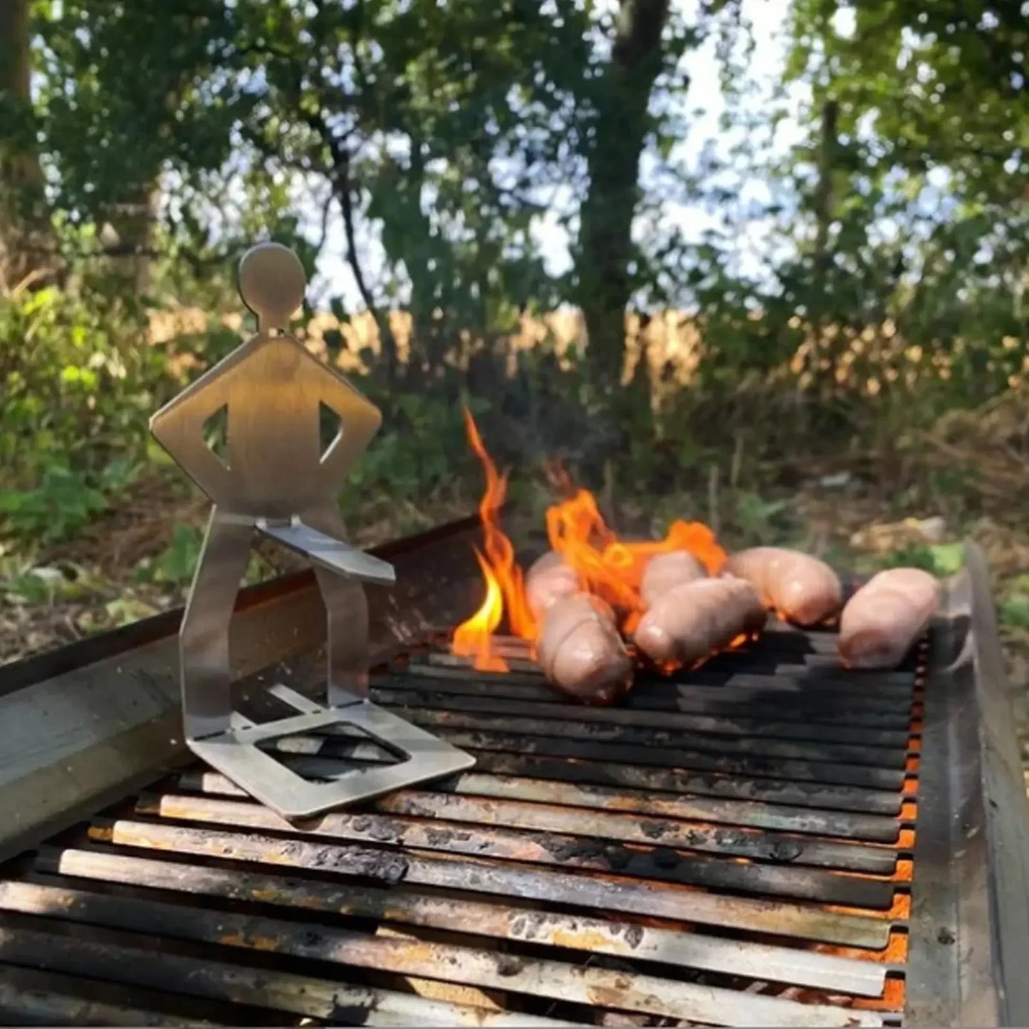 Stainless Steel Funny BBQ Sausage Holder Humanoid Grill Rack for Hot Dogs Portable Camping Picnic Essential with Humorous Design