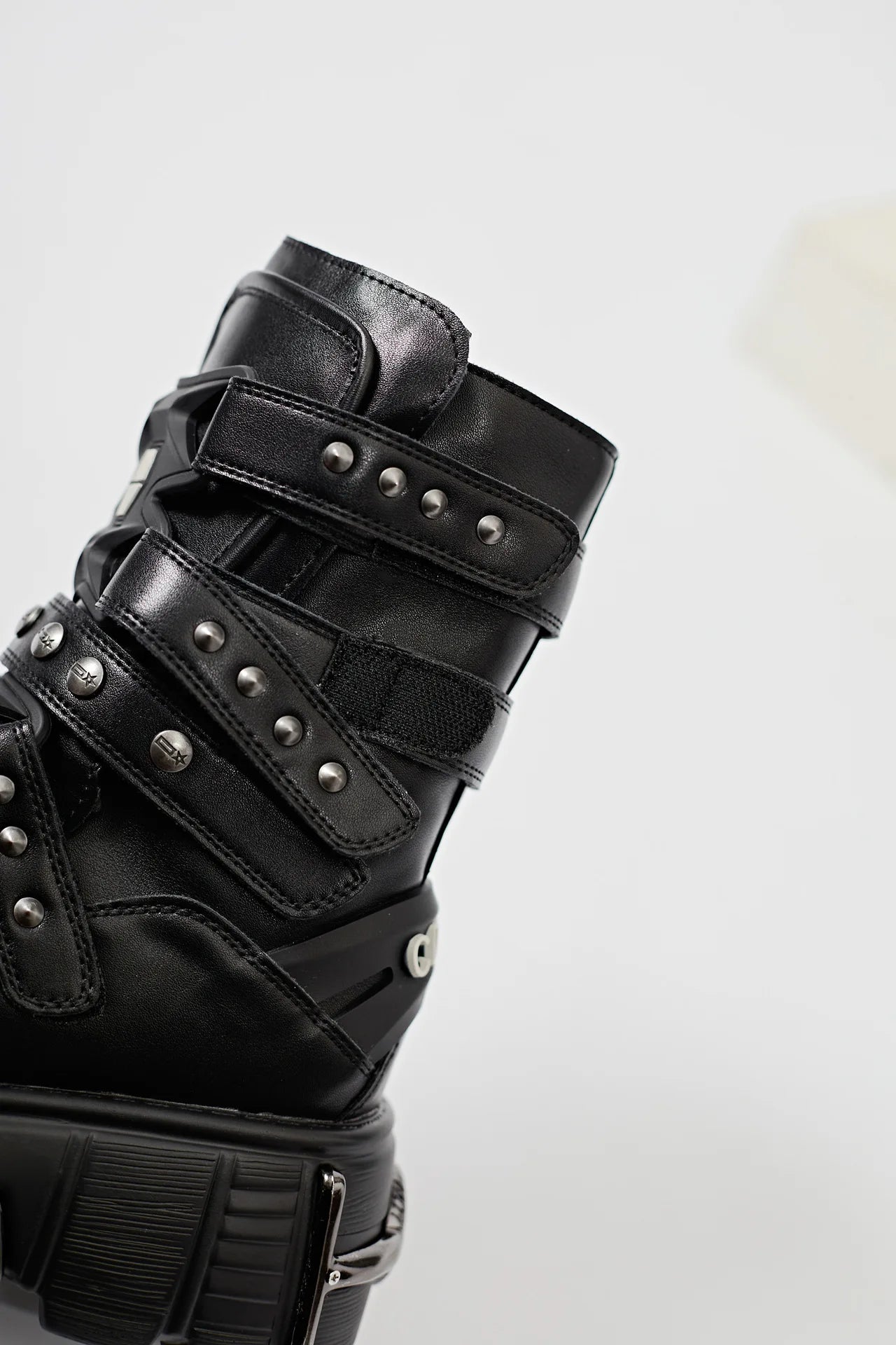 2025 Autumn and Winter New Women's Heavy Metal Platform Low-top Punk High-top Dark Motorcycle Boots Men