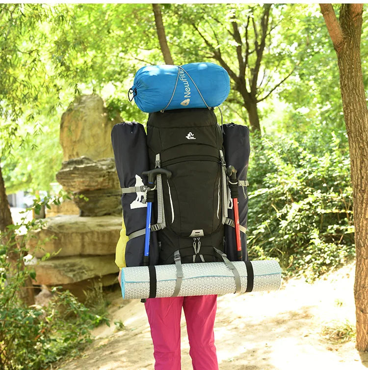 60L Large Hiking Mountaineering Backpack Climbing Hiking Backpack Camping Backpack Sport Outdoor Rucksack Bag For MEN
