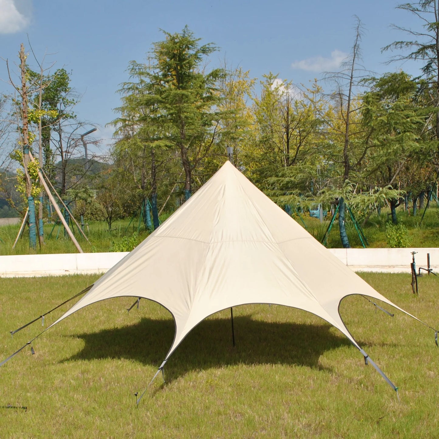 Silver coated rainproof and sunscreen octagonal canopy easy to build courtyard umbrella canopy pavilion beach canopy tent