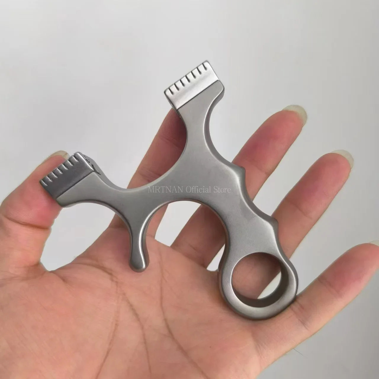 High Quality Hunting Shooting Titanium Alloy Slingshot with Flat Rubber Band Catapult Outdoor Sports Accessories