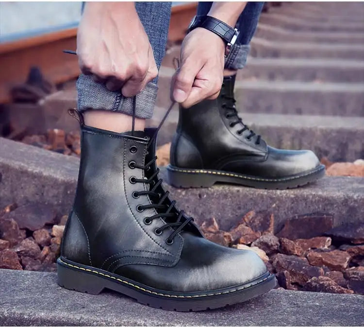 Fashion Men's Boots British Style High Top Casual Sneakers Men Luxury Designer Work Shoes Outdoor Anti slip Motorcycle Boots Mal