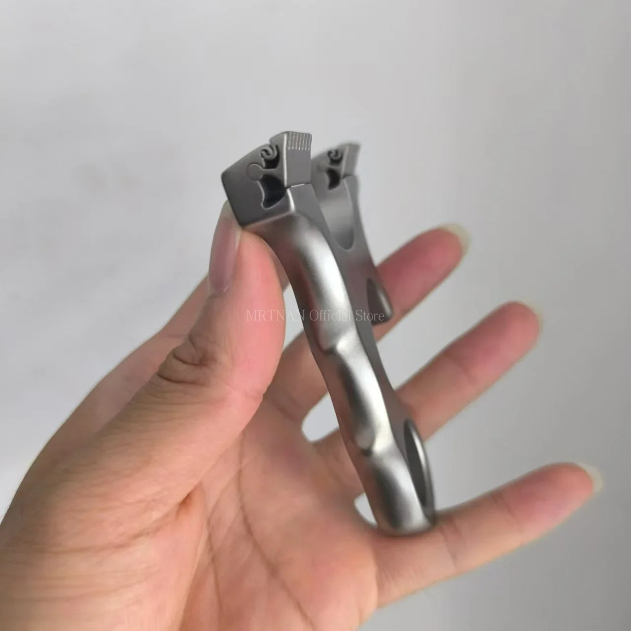 High Quality Hunting Shooting Titanium Alloy Slingshot with Flat Rubber Band Catapult Outdoor Sports Accessories