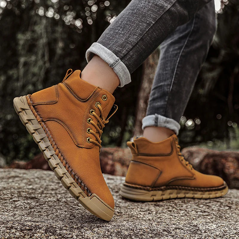 Lace-Up Men's High Top Shoes Classic Winter Men Ankle Boots Version Casual Motorcycle Boots Male Winter Plush Snow Leather Botas