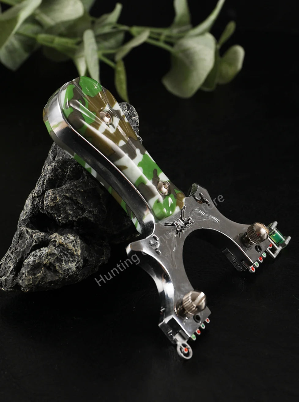 Outdoor hunting laser shooting slingshot high-precision alloy slingshot hunting high-power catapult