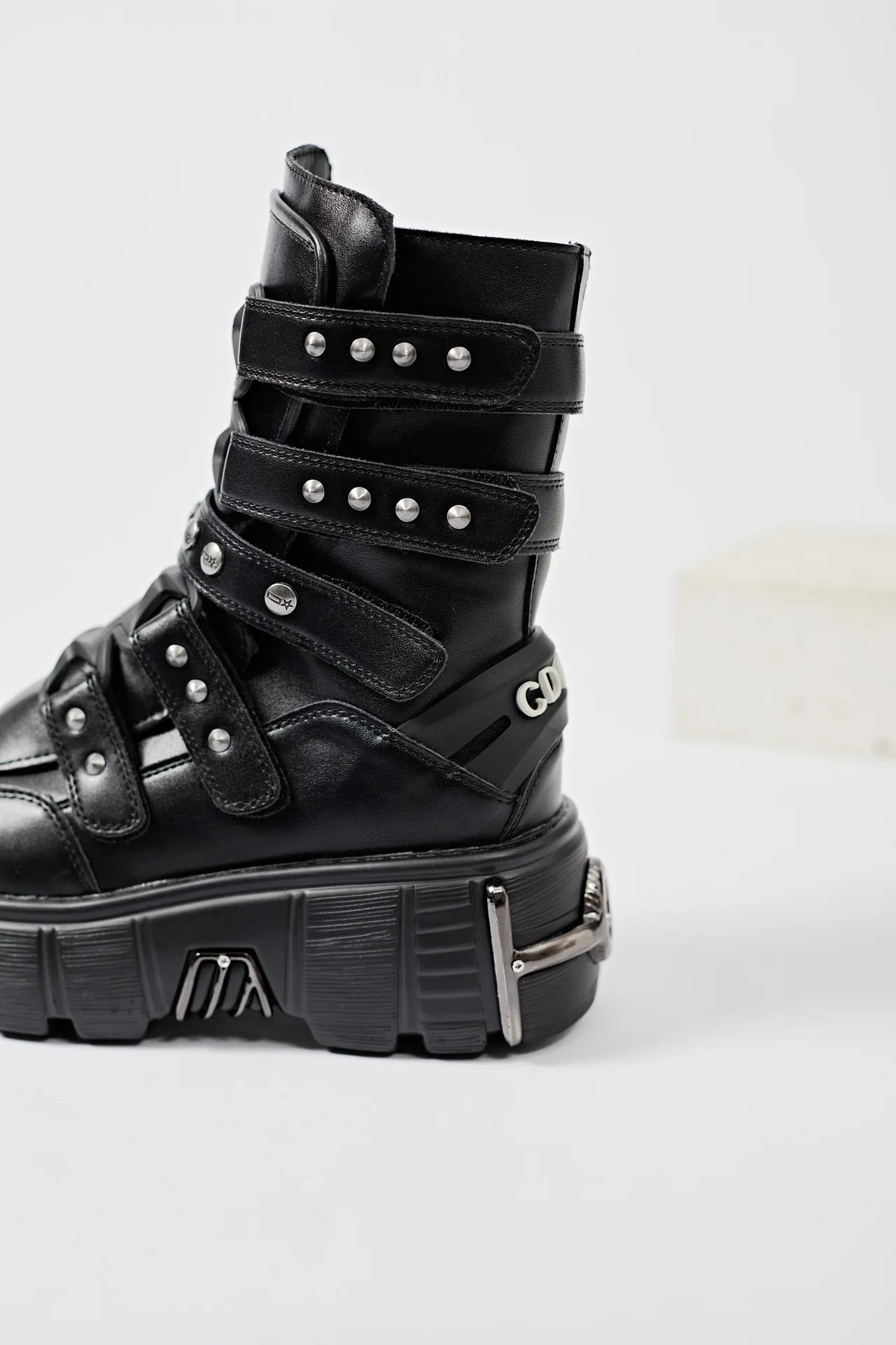 2025 Autumn and Winter New Women's Heavy Metal Platform Low-top Punk High-top Dark Motorcycle Boots Men