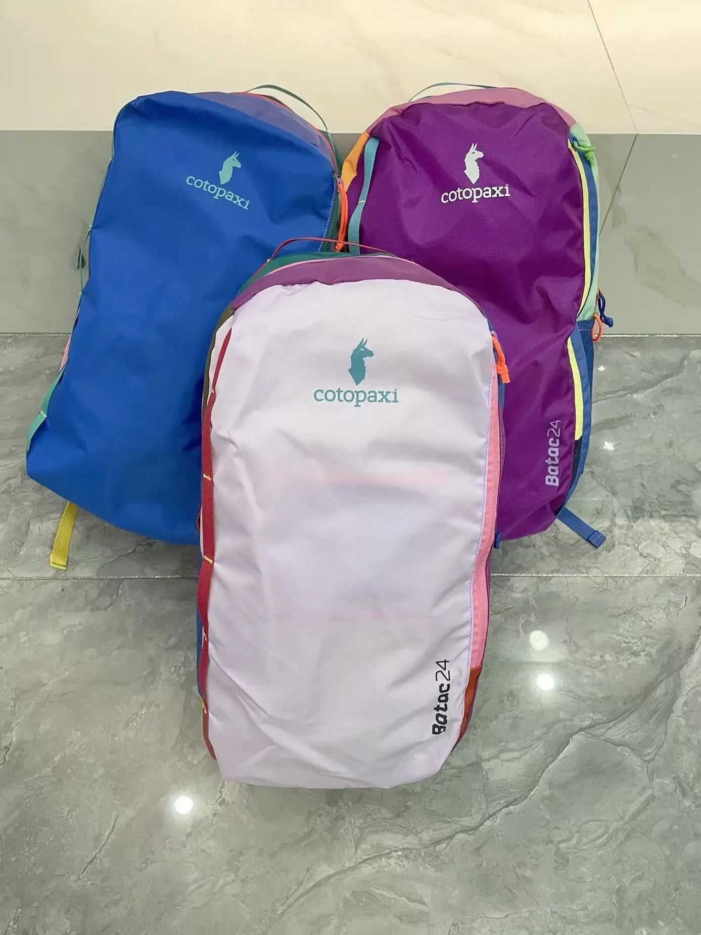 24L Alpaca 28L Hiking Backpack, Lightweight Travel Daypack for Trekking, Large Capacity Dopamine Sports Rucksack for Men & Women