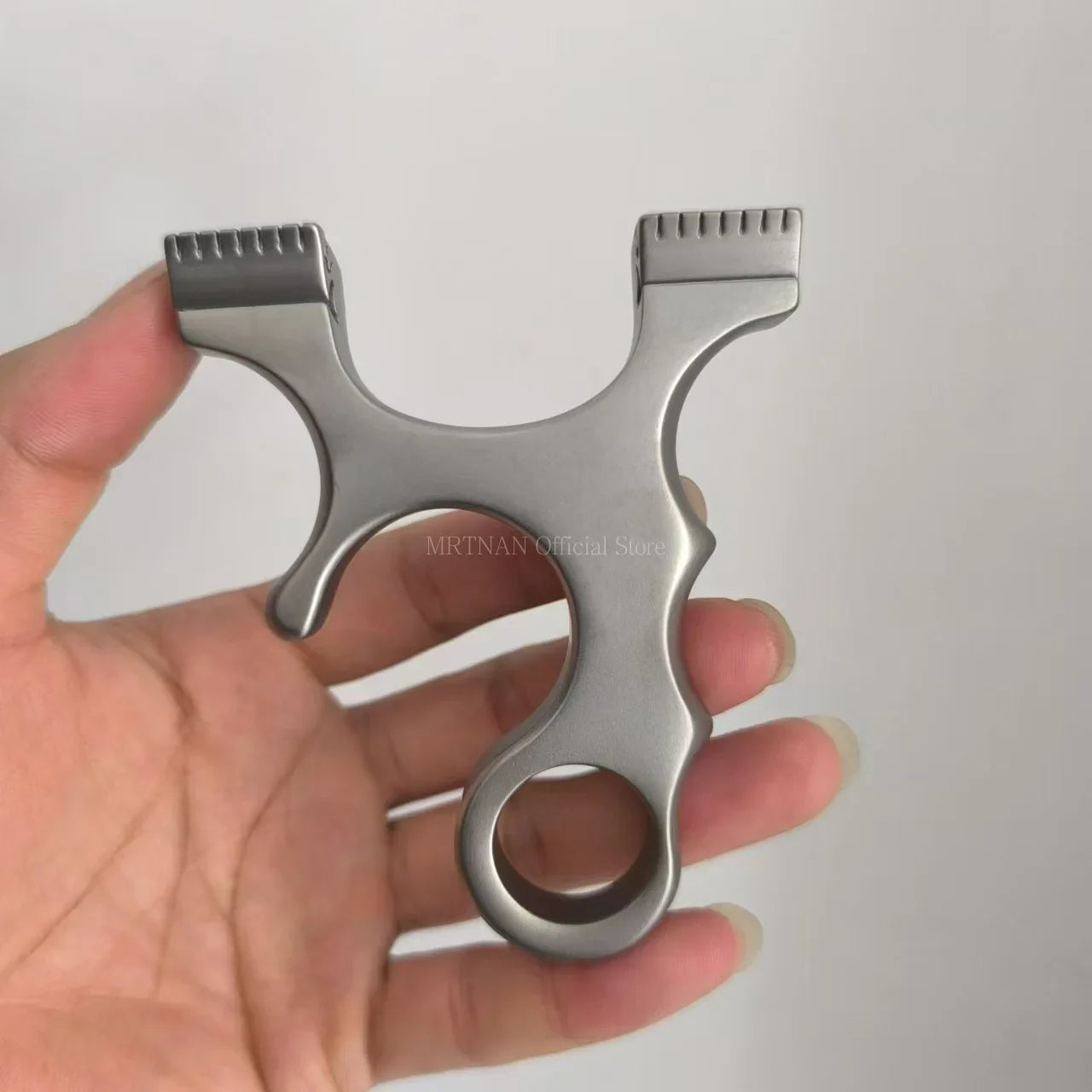 High Quality Hunting Shooting Titanium Alloy Slingshot with Flat Rubber Band Catapult Outdoor Sports Accessories