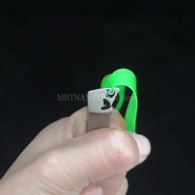 High-quality Titanium Alloy Slingshot with Rubber Band Professional Outdoor Sports Hunting Shooting Catapult Accessories