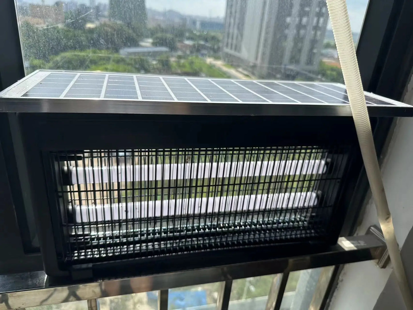 40W 6000mAh Battery Solar-Powered Mosquito Killer Light Source - Outdoor Waterproof Bug Zapper Ideal for Garden Patio & Camping