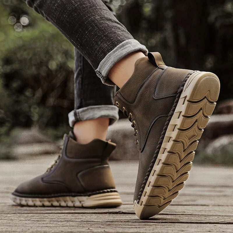 Lace-Up Men's High Top Shoes Classic Winter Men Ankle Boots Version Casual Motorcycle Boots Male Winter Plush Snow Leather Botas