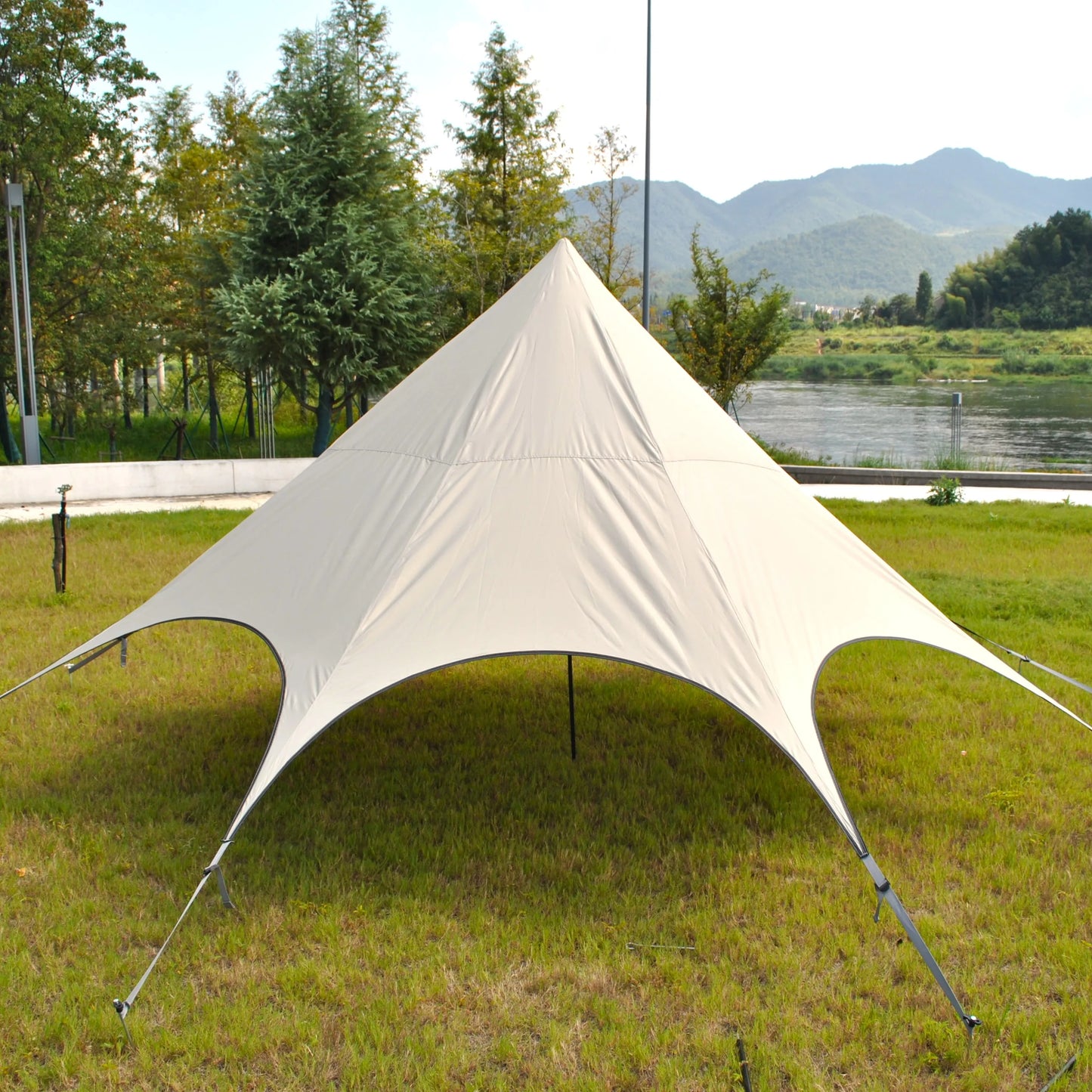 Silver coated rainproof and sunscreen octagonal canopy easy to build courtyard umbrella canopy pavilion beach canopy tent