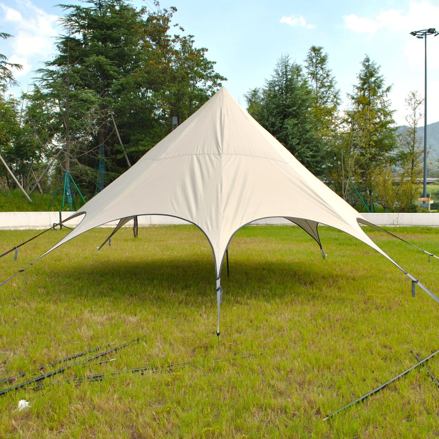 Silver coated rainproof and sunscreen octagonal canopy easy to build courtyard umbrella canopy pavilion beach canopy tent