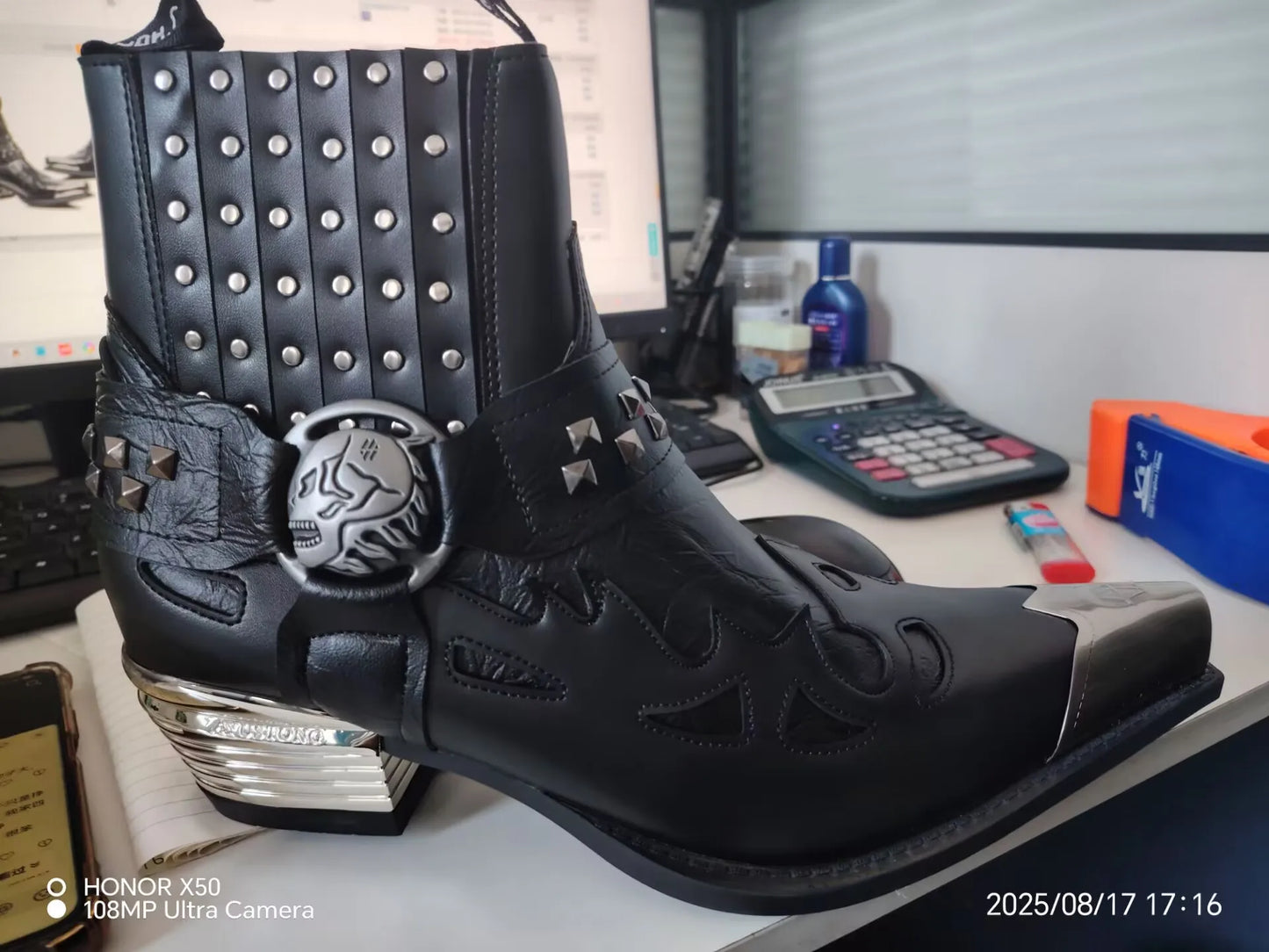 2025 New Men Popular Pointed Western Short Spanish Tide Brand Punk Rivet Leather Women Sneakers Chelsea Boots