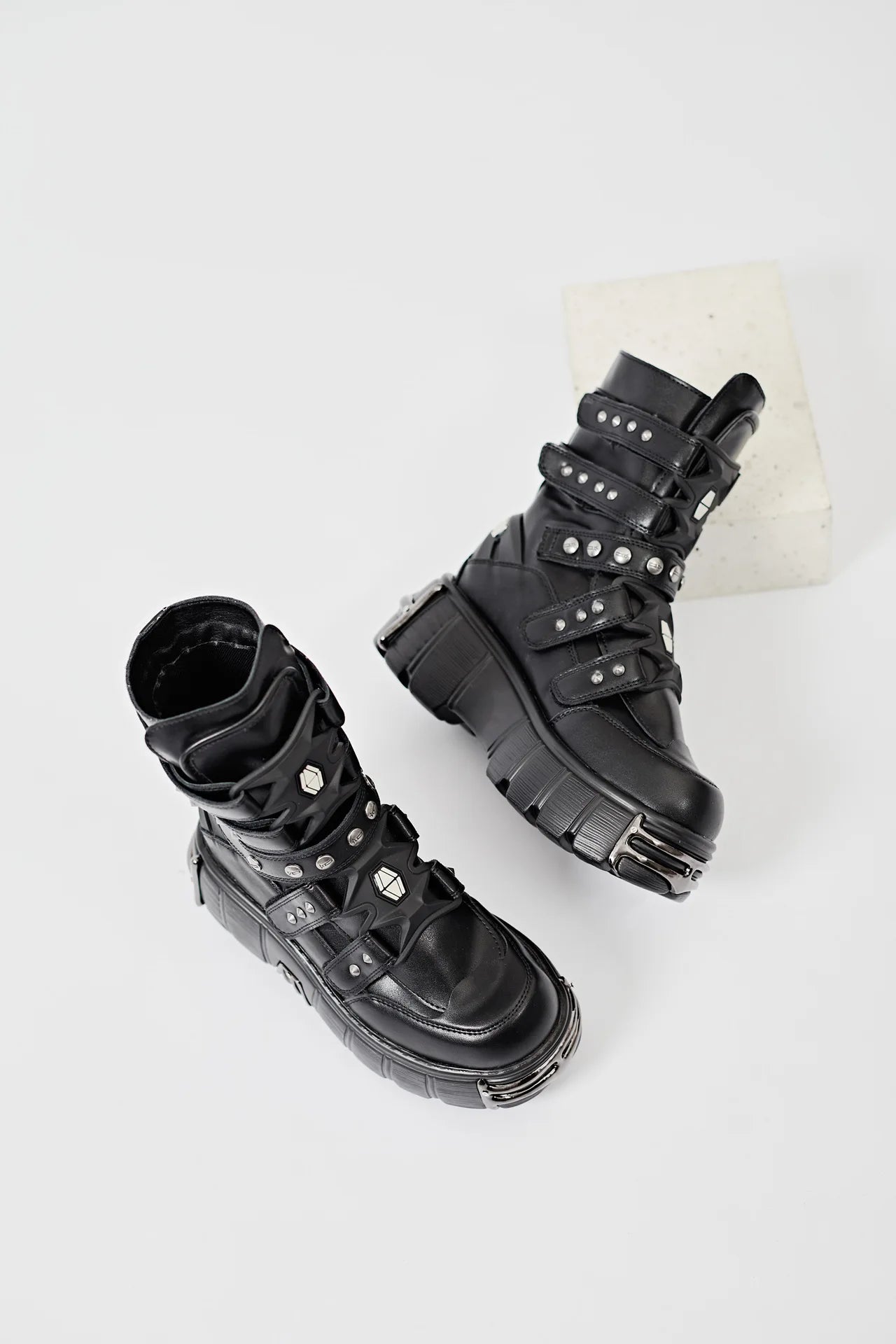 2025 Autumn and Winter New Women's Heavy Metal Platform Low-top Punk High-top Dark Motorcycle Boots Men