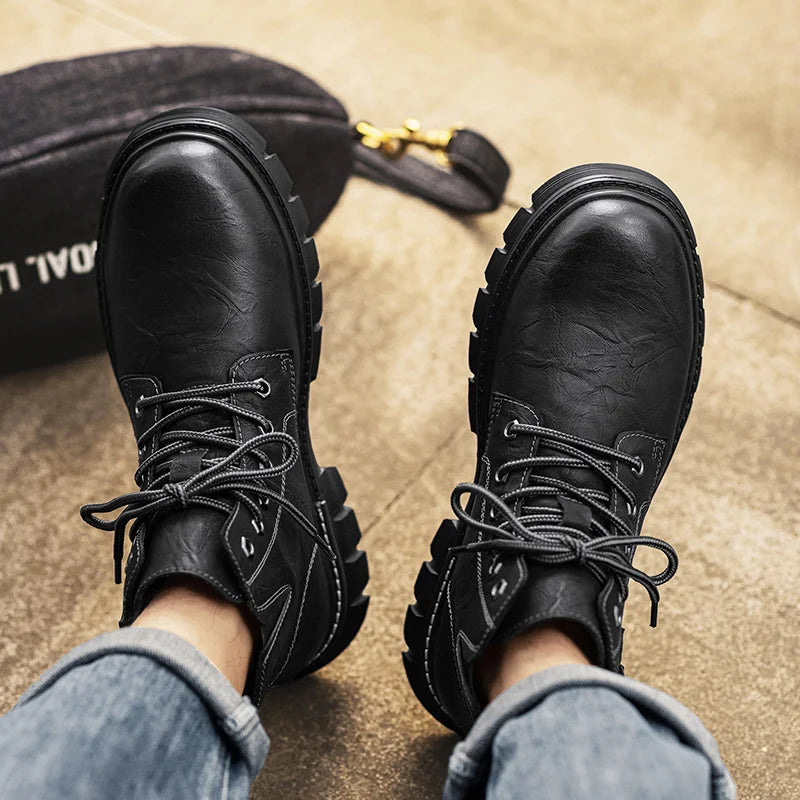 Outdoor Leather Ankle Boots Fashion Lace Up Motorcycle Boots Non-Slip Male Comfortable Botas 2025 New Arrival Men High Top Shoes
