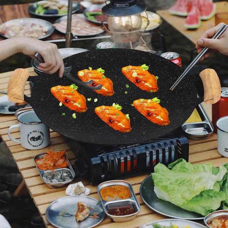 BBQ Grill Pan Non Stick Cast Iron Baking Pan Frying Pan with Wooden Handle Griddle Grill Pan Camping Stove Plate outdoor cooking
