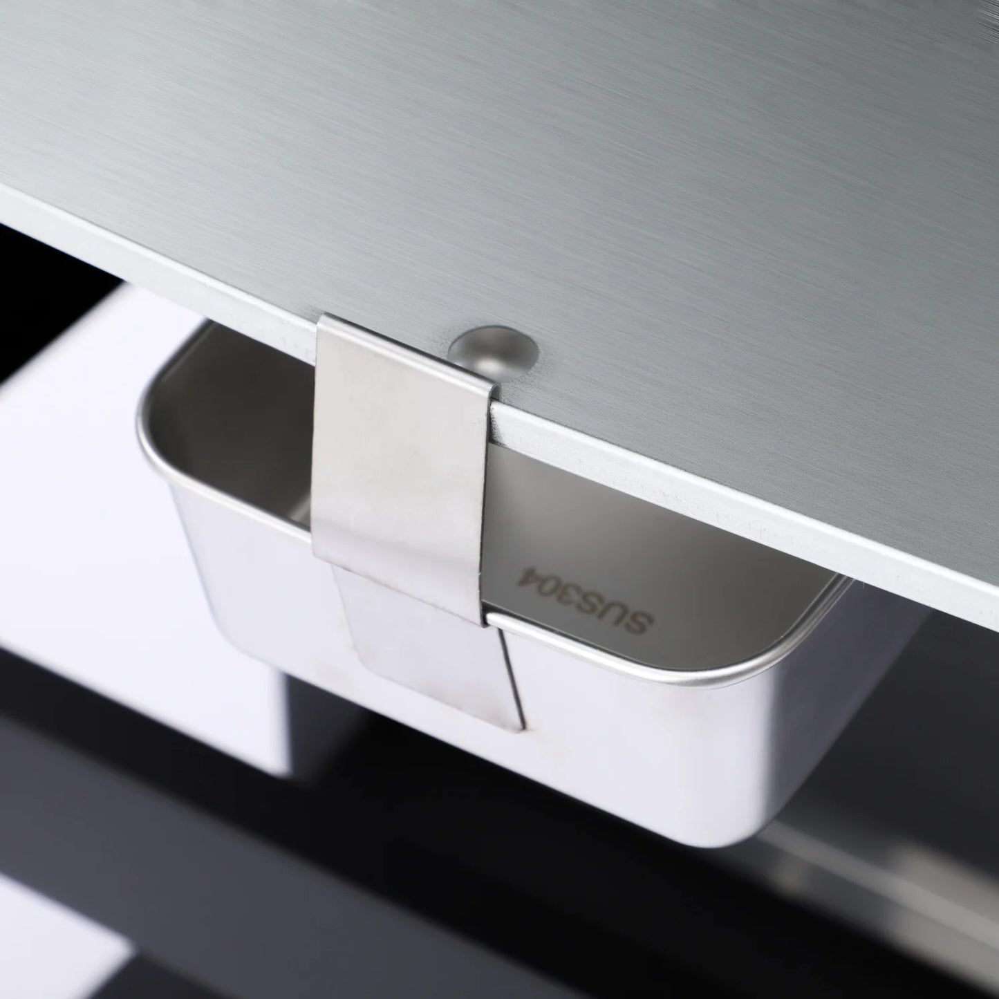 3-Burner Propane Gas BBQ Grill, 25650BTU Output With Wire Enamel Cooking Grids For Outdoor Barbecue, Foldable Side Table, Stainl