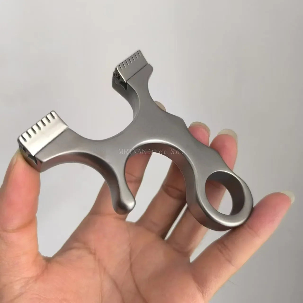 High Quality Hunting Shooting Titanium Alloy Slingshot with Flat Rubber Band Catapult Outdoor Sports Accessories