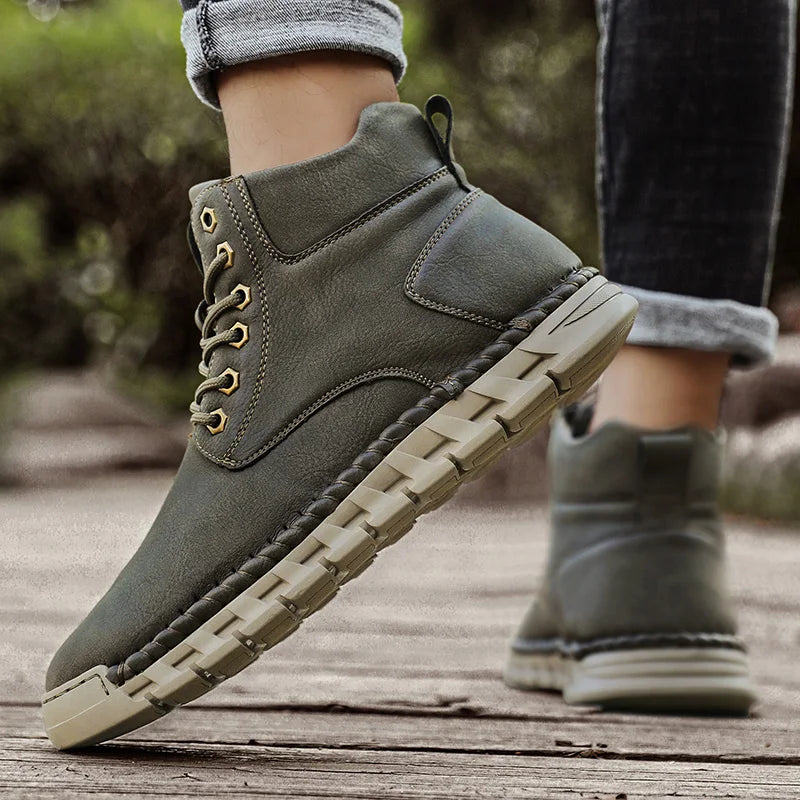 Lace-Up Men's High Top Shoes Classic Winter Men Ankle Boots Version Casual Motorcycle Boots Male Winter Plush Snow Leather Botas