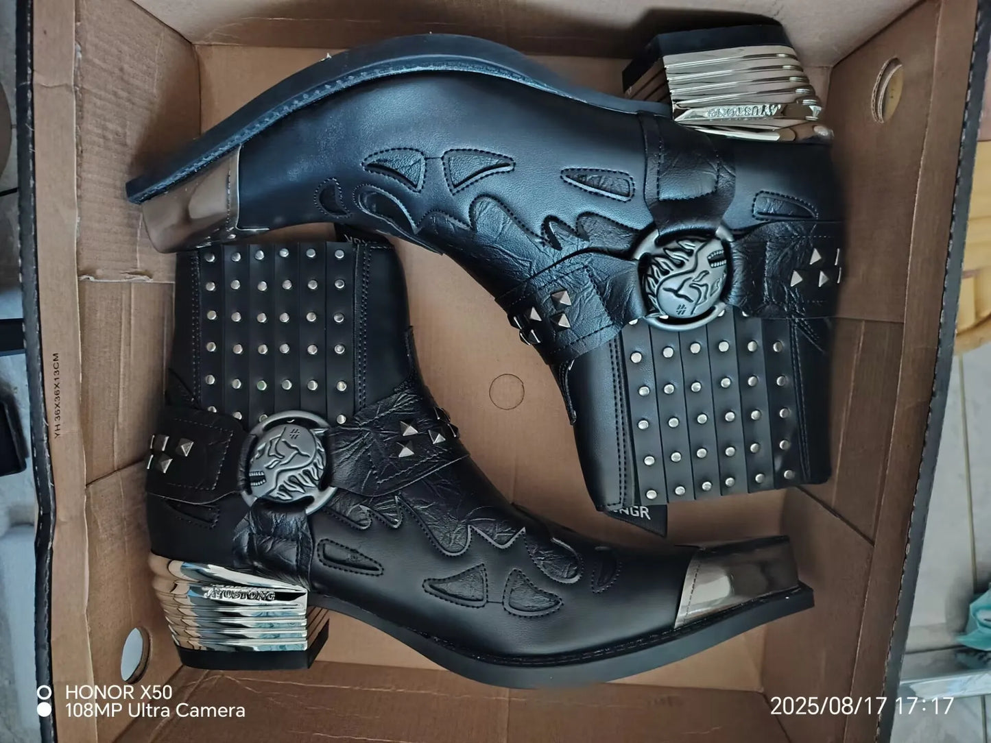 2025 New Men Popular Pointed Western Short Spanish Tide Brand Punk Rivet Leather Women Sneakers Chelsea Boots