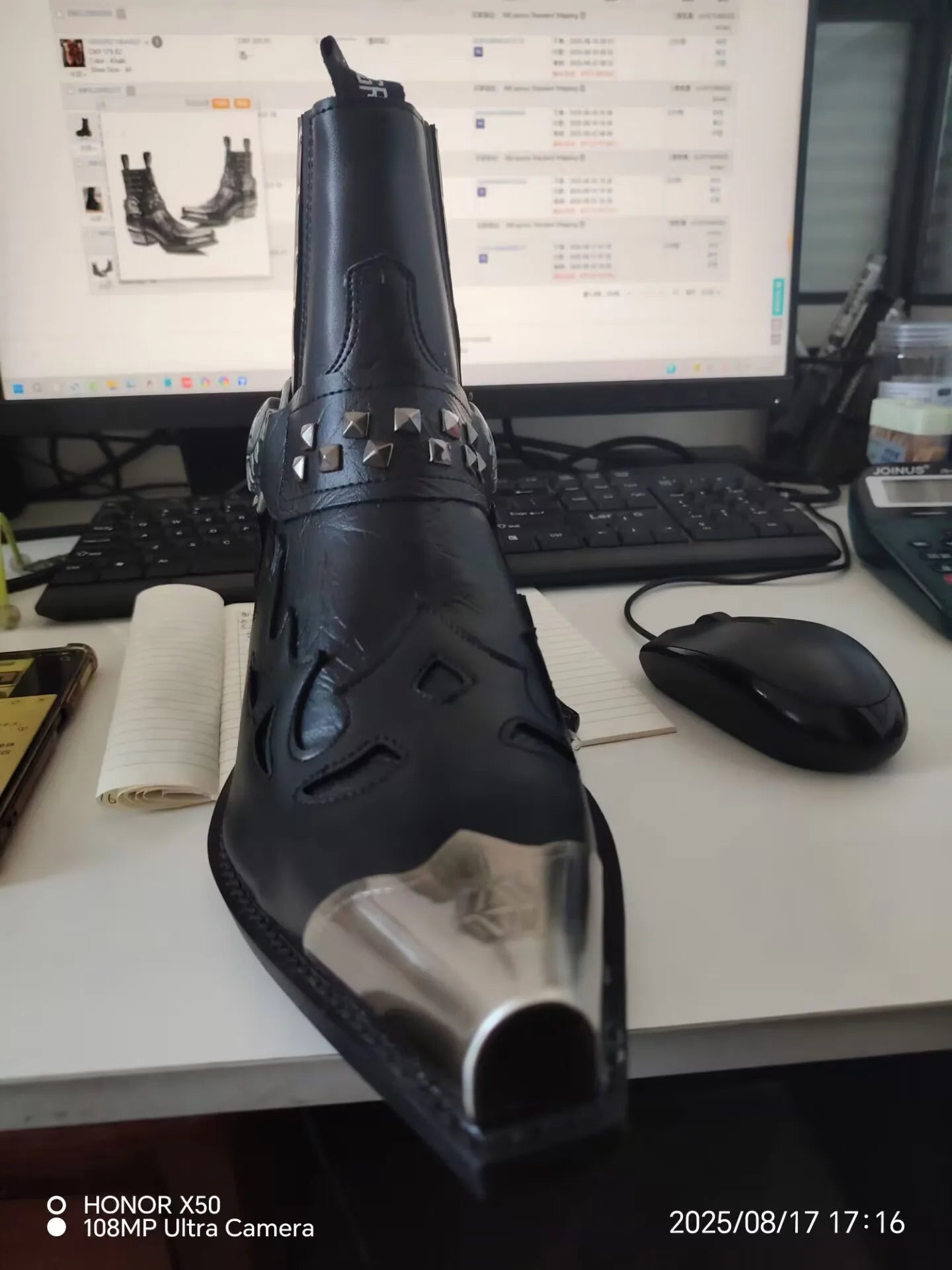 2025 New Men Popular Pointed Western Short Spanish Tide Brand Punk Rivet Leather Women Sneakers Chelsea Boots