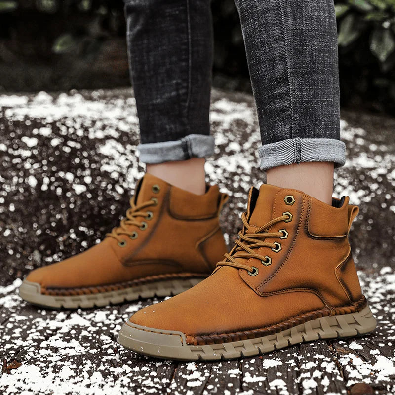 Lace-Up Men's High Top Shoes Classic Winter Men Ankle Boots Version Casual Motorcycle Boots Male Winter Plush Snow Leather Botas