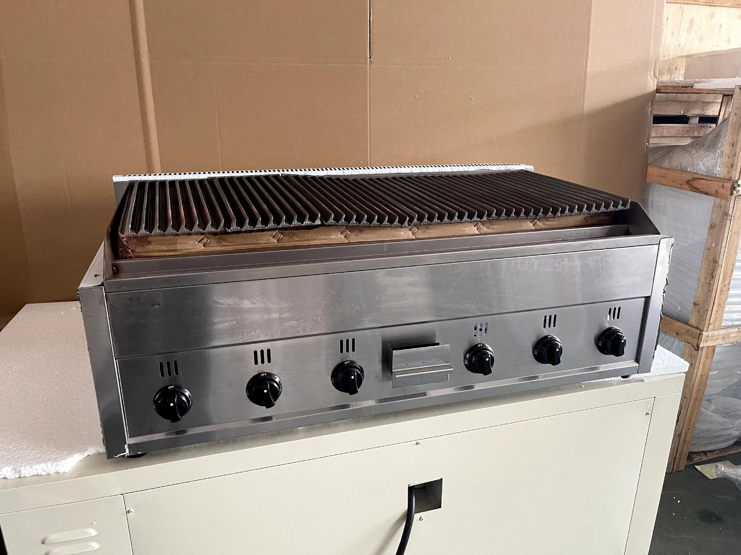 New Design Commercial Gas Lava Rock Charbroiler/gas Barbecue Grill With Lava Rock/gas Bbq With Lava Rock