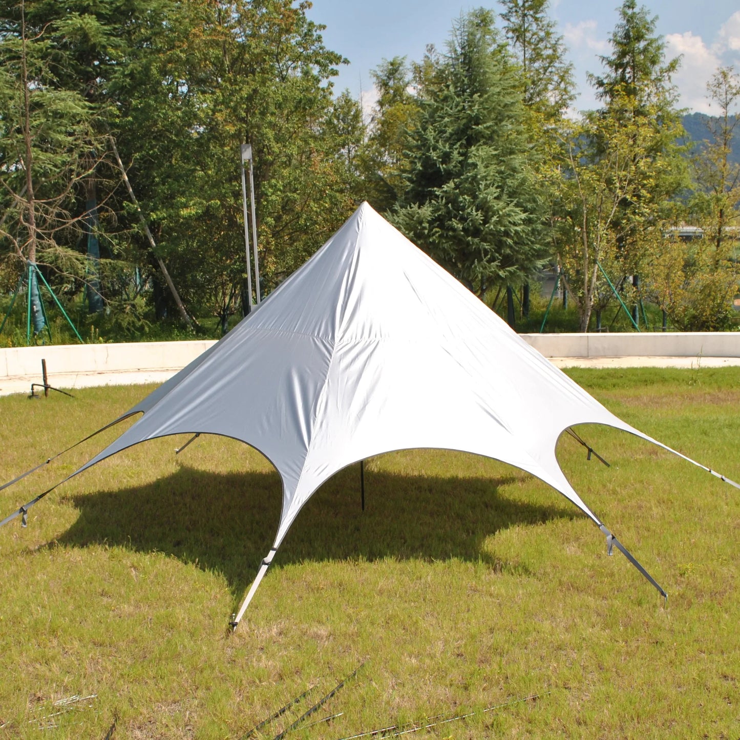 Silver coated rainproof and sunscreen octagonal canopy easy to build courtyard umbrella canopy pavilion beach canopy tent