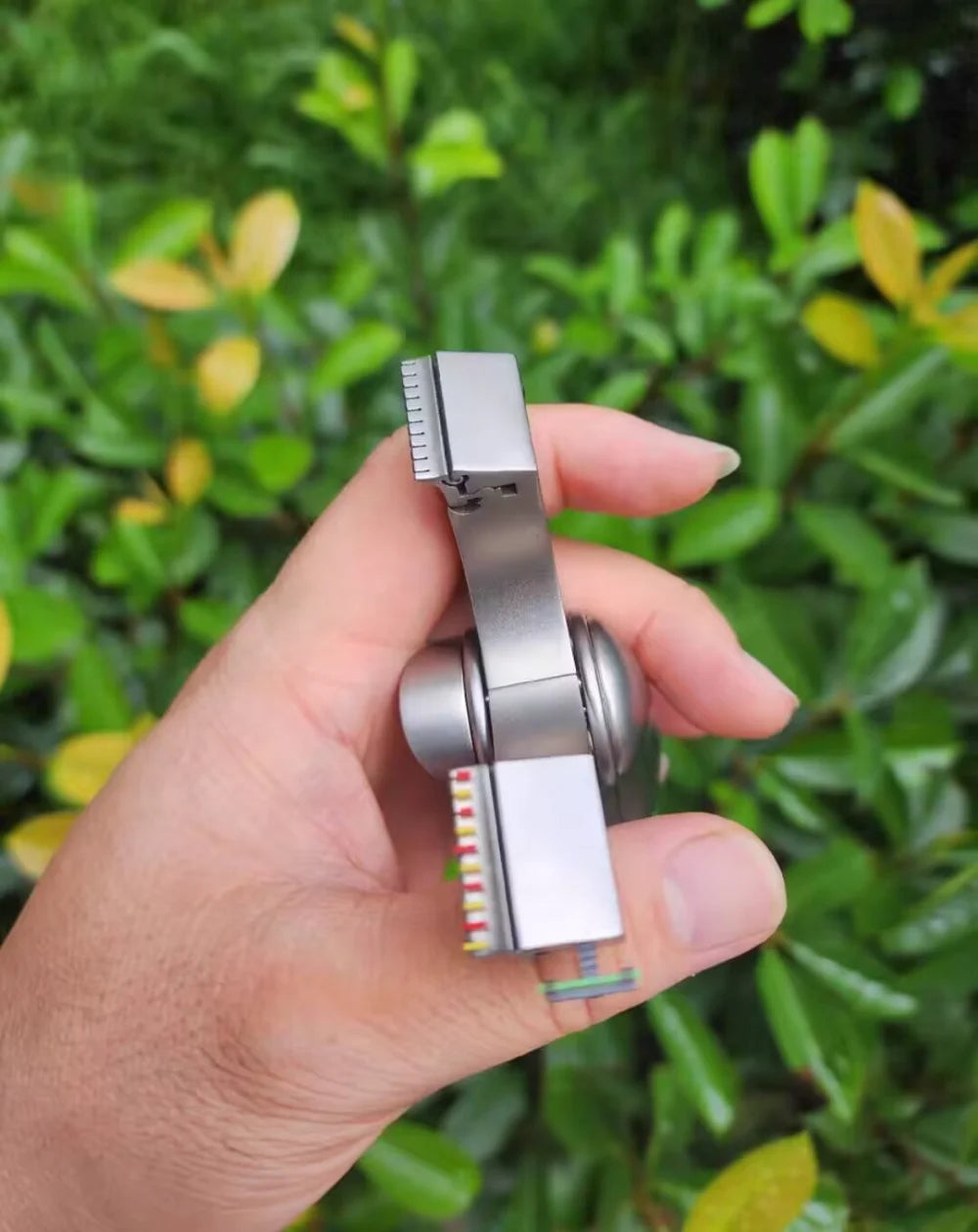 High Quality Titanium Alloy Slingshot Folding Bow Flat Rubber Band Catapult Outdoor Hunting Competition Practice Shoot Hunting