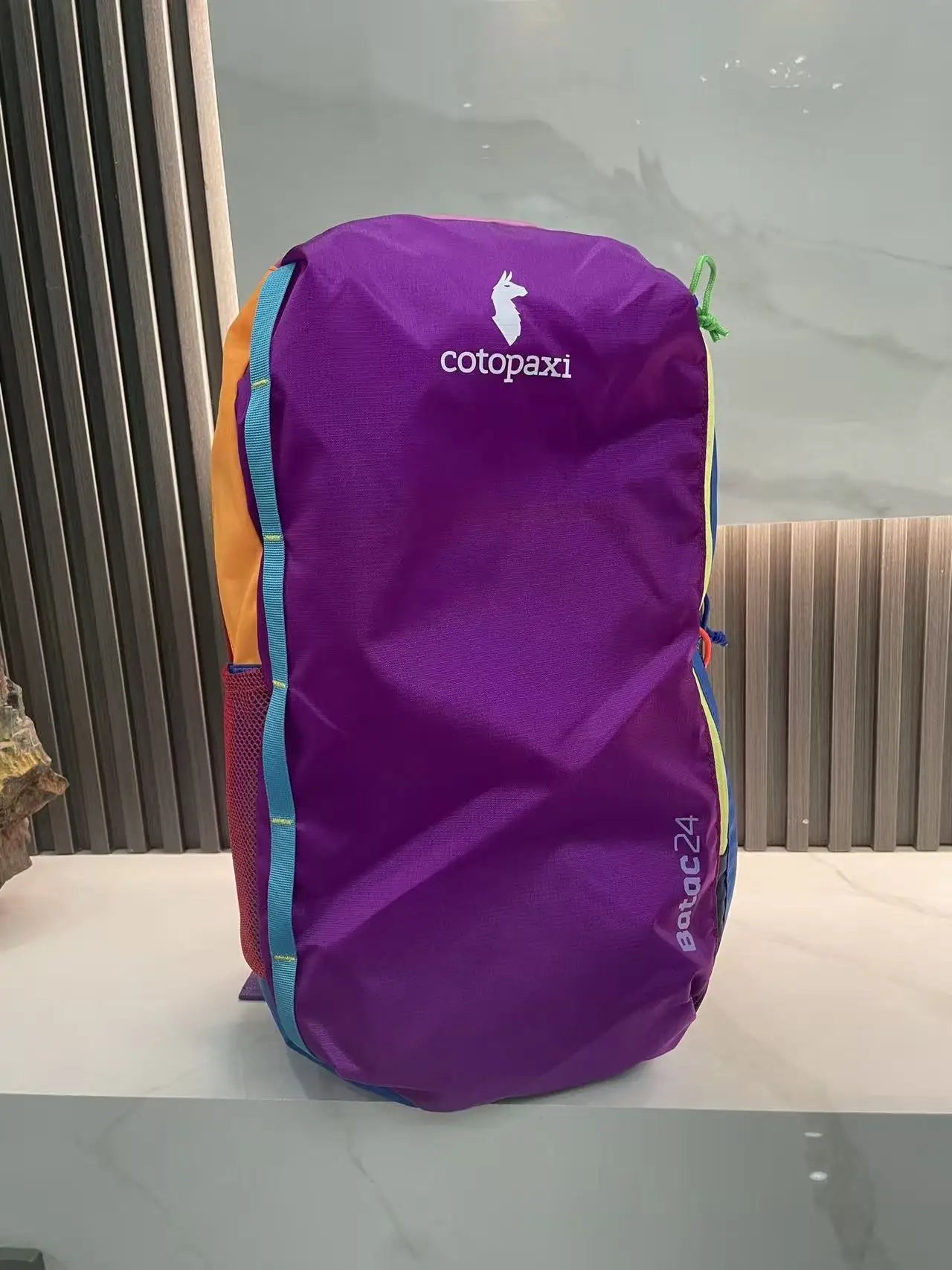 24L Alpaca 28L Hiking Backpack, Lightweight Travel Daypack for Trekking, Large Capacity Dopamine Sports Rucksack for Men & Women