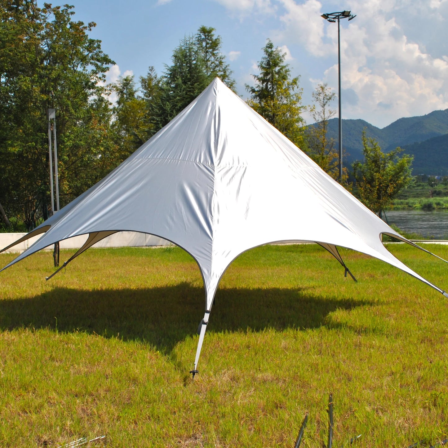 Silver coated rainproof and sunscreen octagonal canopy easy to build courtyard umbrella canopy pavilion beach canopy tent